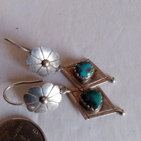 Stunning Authentic Vintage Navajo Turquoise and Silver Earrings - Picture 5 of 5